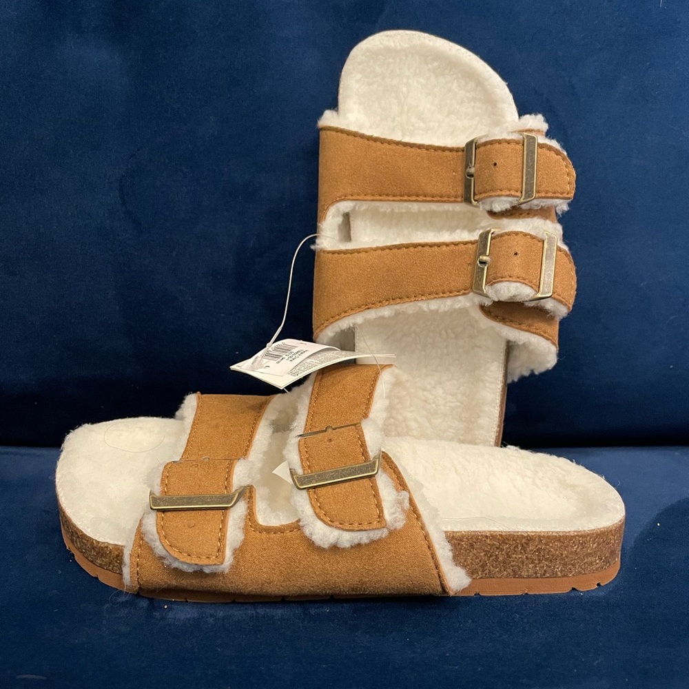 Gap Kids Boys/Girls Suede and Shearling Sandals Size 1/2, NWT, Super Cute!